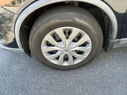 Used 2016 Nissan Rogue S w/ Appearance Package image 9