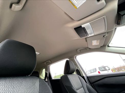 Used 2025 Nissan Rogue SV image 14