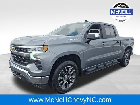 Used 2024 Chevrolet Silverado 1500 LT image 3