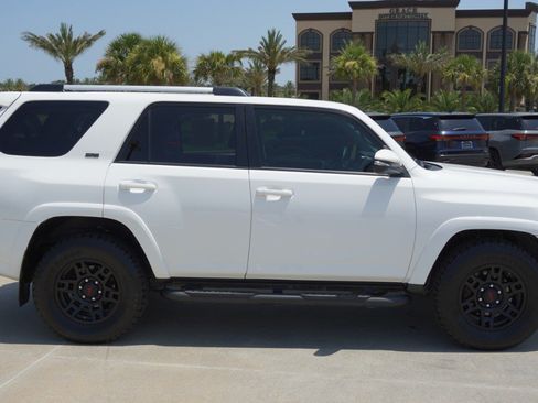 Used 2020 Toyota 4Runner SR5 Premium w/ Moonroof Package RWD image 4