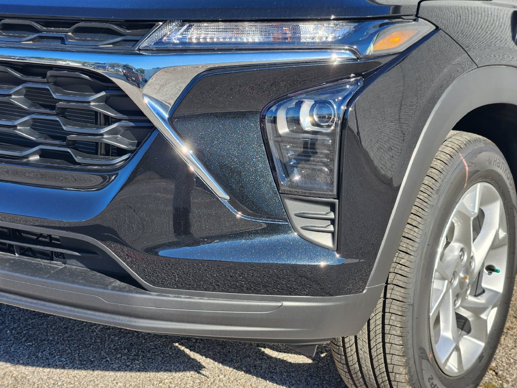 New 2026 Chevrolet Trax LS w/ LS Convenience Package FWD image 6
