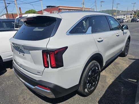 Used 2024 Kia Sorento S AWD/4WD image 4