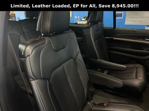 New 2025 Jeep Grand Cherokee L Limited w/ Luxury Tech Group II RWD image 17