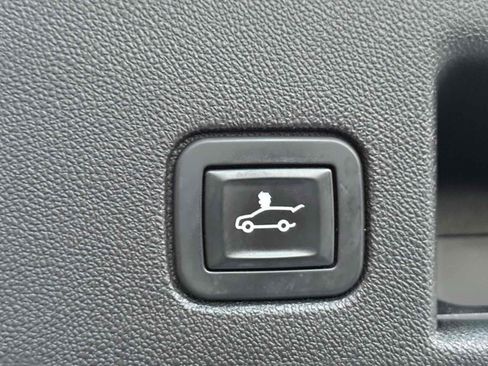 Used 2018 Chevrolet Equinox Premier FWD image 68