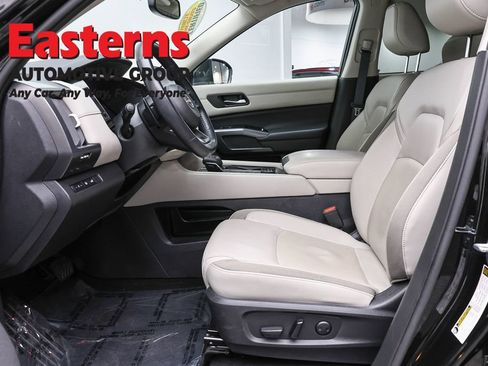 Used 2022 Nissan Pathfinder SL AWD/4WD image 14
