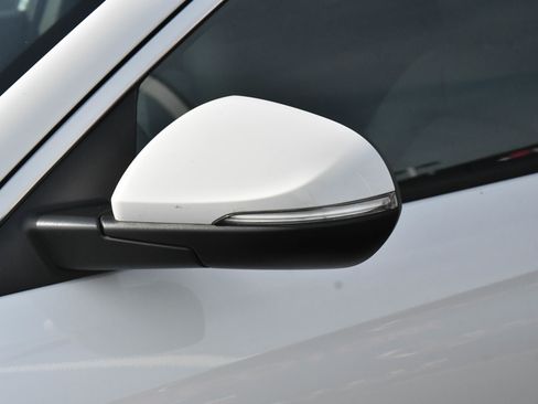 Used 2025 Buick Envista Preferred image 13