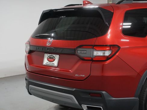 Used 2023 Honda Pilot Elite image 9