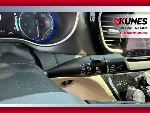 Used 2023 Chrysler Pacifica Touring-L FWD image 17