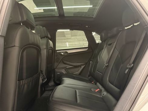 Certified 2026 Porsche Macan AWD/4WD image 33