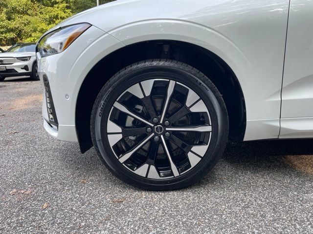 Certified 2026 Volvo XC60 B5 Plus AWD/4WD image 25