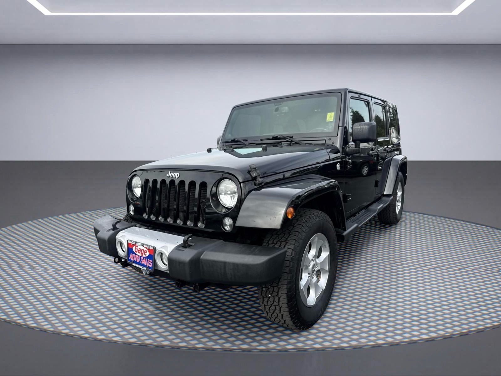 Used 2014 Jeep Wrangler Unlimited Sahara w/ Max Tow Package AWD/4WD image 2