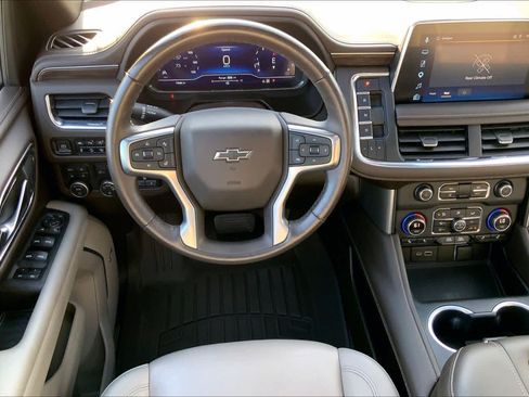 Used 2022 Chevrolet Tahoe Z71 w/ Z71 Off-Road Package AWD/4WD image 6
