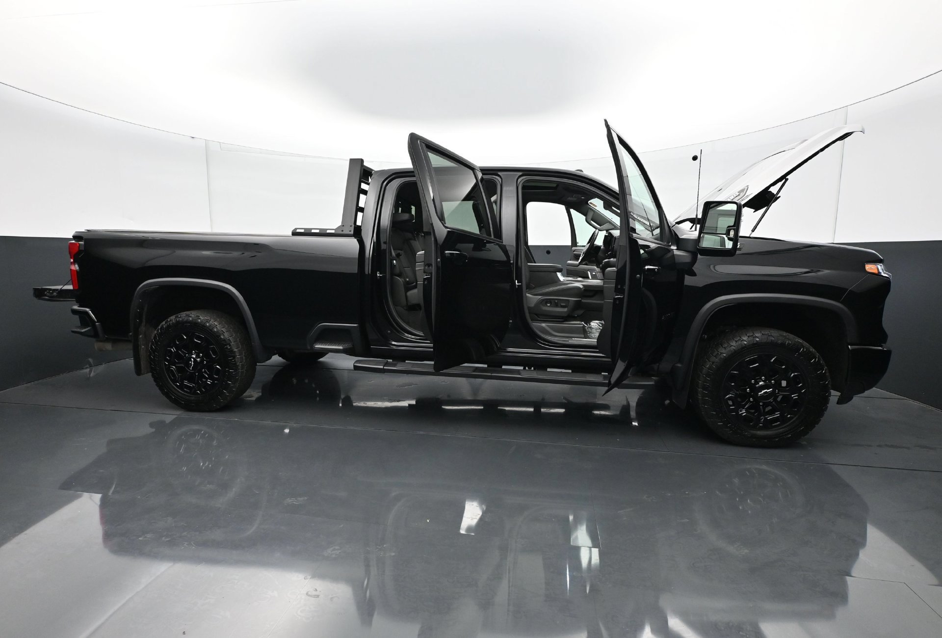 Used 2024 Chevrolet Silverado 2500 LTZ w/ LTZ Plus Package AWD/4WD image 36