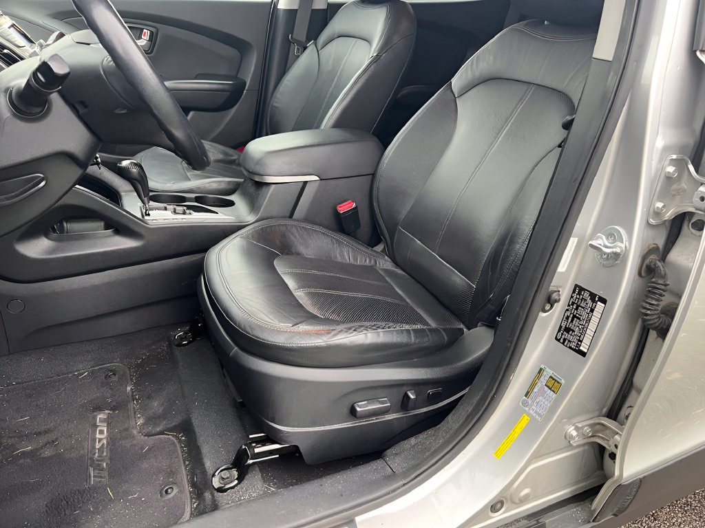 Used 2011 Hyundai Tucson Limited AWD/4WD image 14