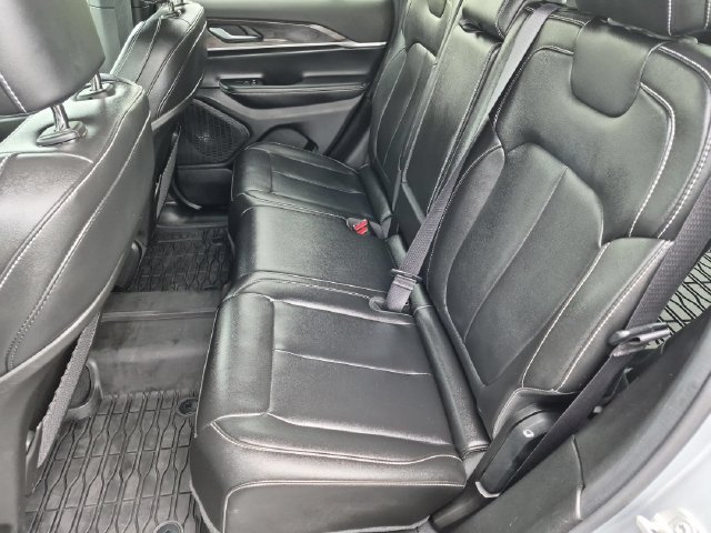 Used 2024 Jeep Grand Cherokee Limited AWD/4WD image 18