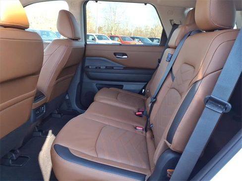 New 2025 Nissan Pathfinder Platinum w/ Cargo Package image 8