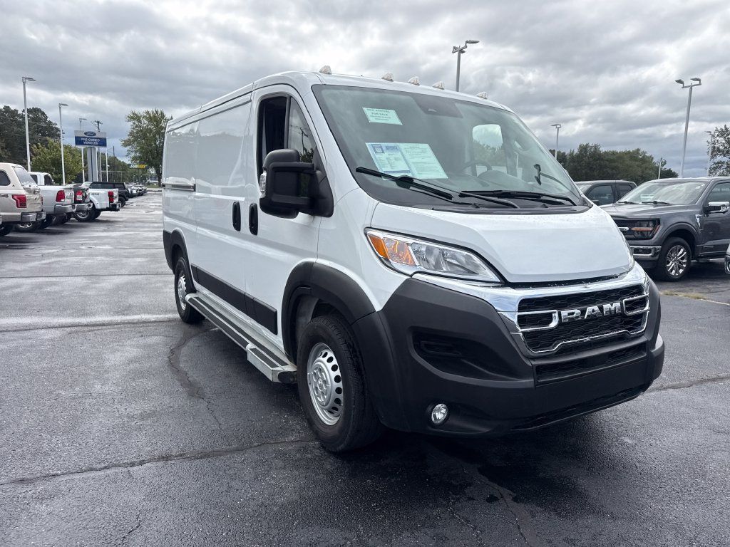 Used 2025 RAM ProMaster 2500 w/ U-Haul Equipment Group FWD image 4