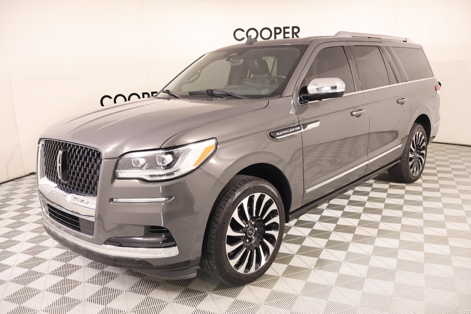 Used 2022 Lincoln Navigator L Black Label AWD/4WD image 11