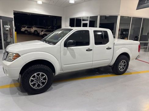 Used 2017 Nissan Frontier SV w/ SV Value Truck Package image 5
