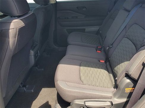 New 2025 Nissan Pathfinder S image 14