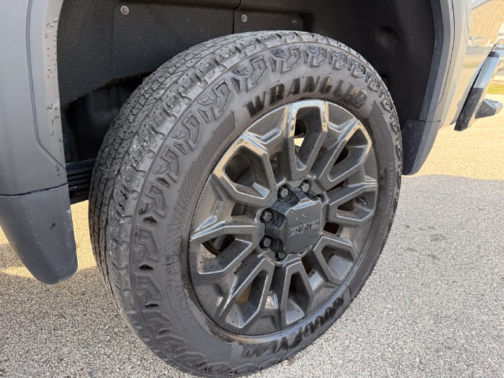 Used 2025 GMC Sierra 2500 AT4 w/ AT4 Preferred Package AWD/4WD image 15