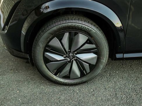 Used 2024 Nissan Ariya AWD image 11