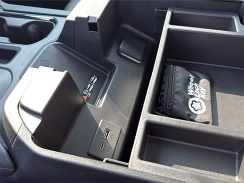 Used 2024 GMC Sierra 2500 AT4 w/ AT4 Premium Plus Package image 24