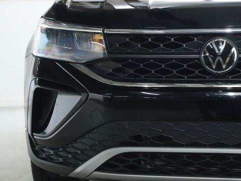 Used 2024 Volkswagen Taos SE image 7