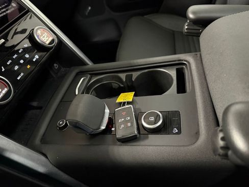 Used 2024 Land Rover Discovery S AWD/4WD image 15