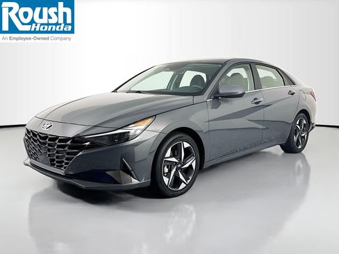 Used 2023 Hyundai Elantra Limited w/ Preferred Accessory Package FWD image 1