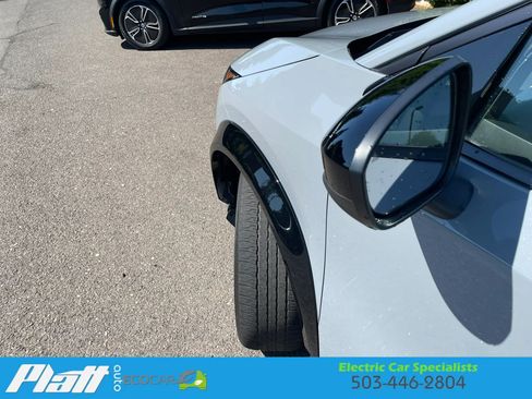Used 2023 Nissan Ariya AWD image 15