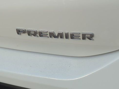 Used 2023 Chevrolet Equinox Premier image 34