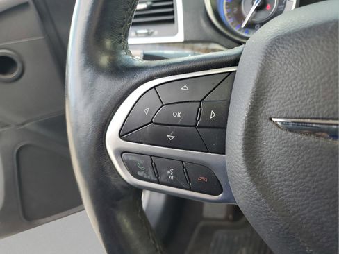 Used 2018 Chrysler 300 Limited w/ Safetytec Plus Group image 28