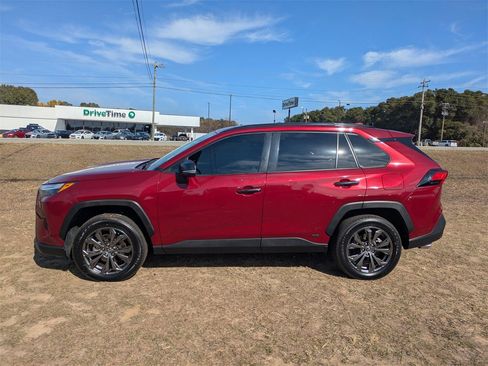 Used 2022 Toyota RAV4 XLE Premium image 6
