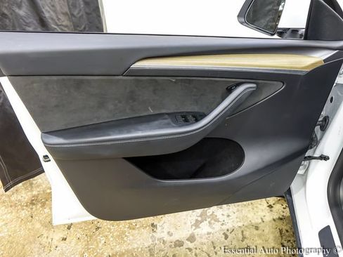 Used 2023 Tesla Model Y Long Range AWD/4WD image 23