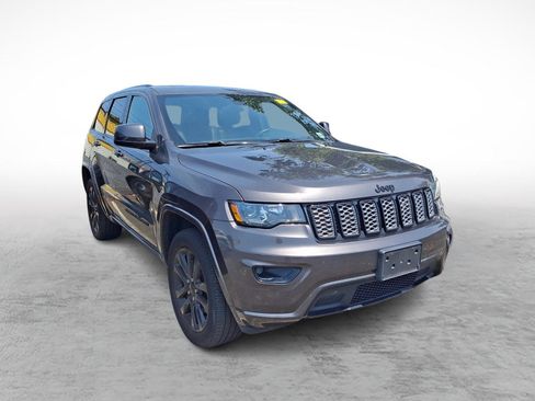Certified 2021 Jeep Grand Cherokee Laredo X AWD/4WD image 3