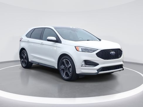 Used 2022 Ford Edge ST w/ Equipment Group 401A image 2
