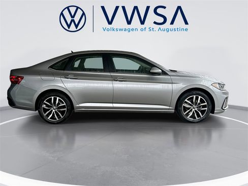 New 2026 Volkswagen Jetta SE image 8
