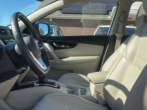 Used 2019 Nissan Rogue Sport SL w/ Premium Package image 12