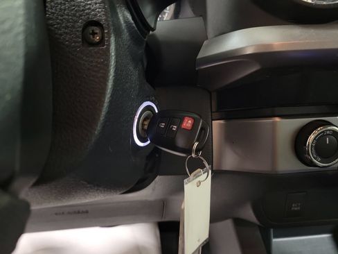 Used 2019 Toyota Tacoma SR5 w/ SR5 Appearance Package (SM) AWD/4WD image 16