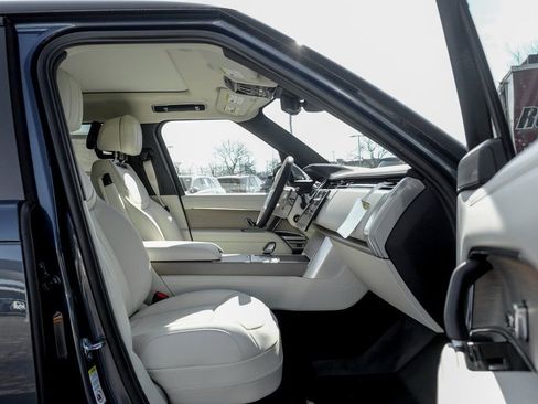 New 2026 Land Rover Range Rover Long Wheelbase SE AWD/4WD image 21