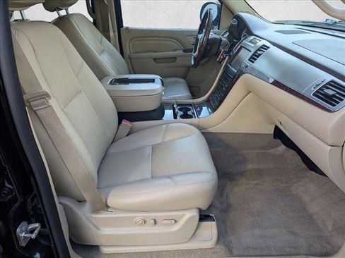 Used 2014 Cadillac Escalade ESV Premium image 23