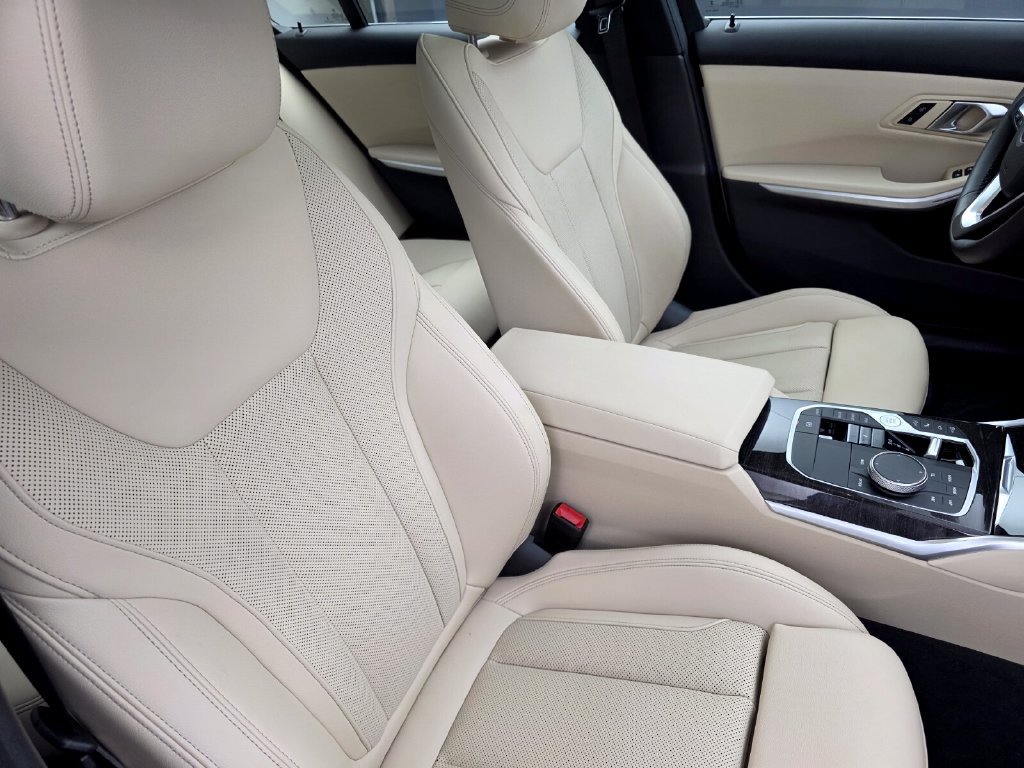 Certified 2024 BMW 330i Sedan w/ Convenience Package RWD image 28
