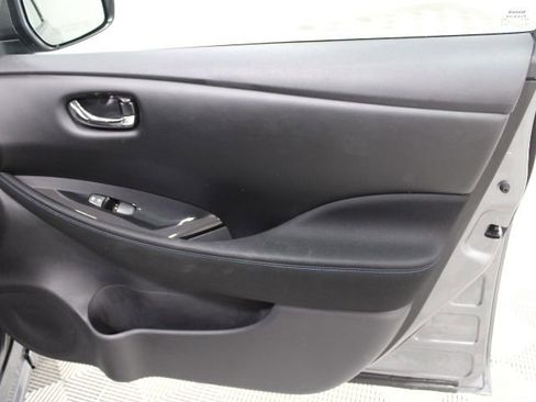 Used 2020 Nissan Leaf SV w/ SV Technology Package image 23