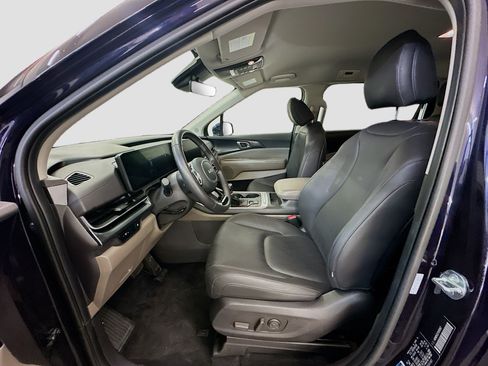 Used 2026 Kia Carnival FWD image 13