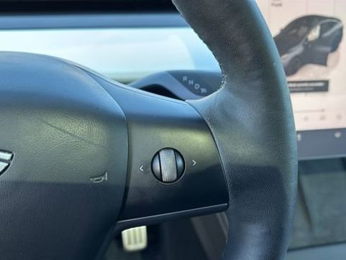 Used 2024 Tesla Model Y Performance image 24