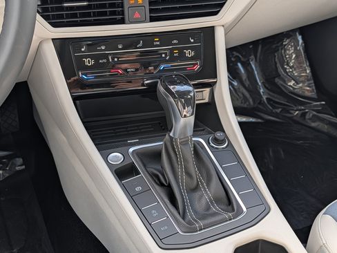 New 2026 Volkswagen Jetta SE FWD image 9