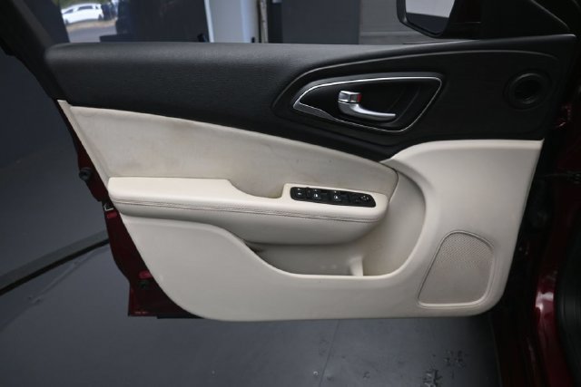 Used 2016 Chrysler 200 Limited w/ Convenience Group FWD image 18