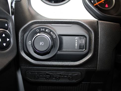 Used 2024 Jeep Wrangler Sport S image 39