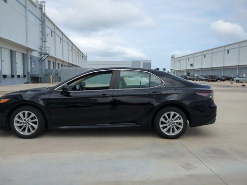 Used 2021 Toyota Camry LE FWD image 8